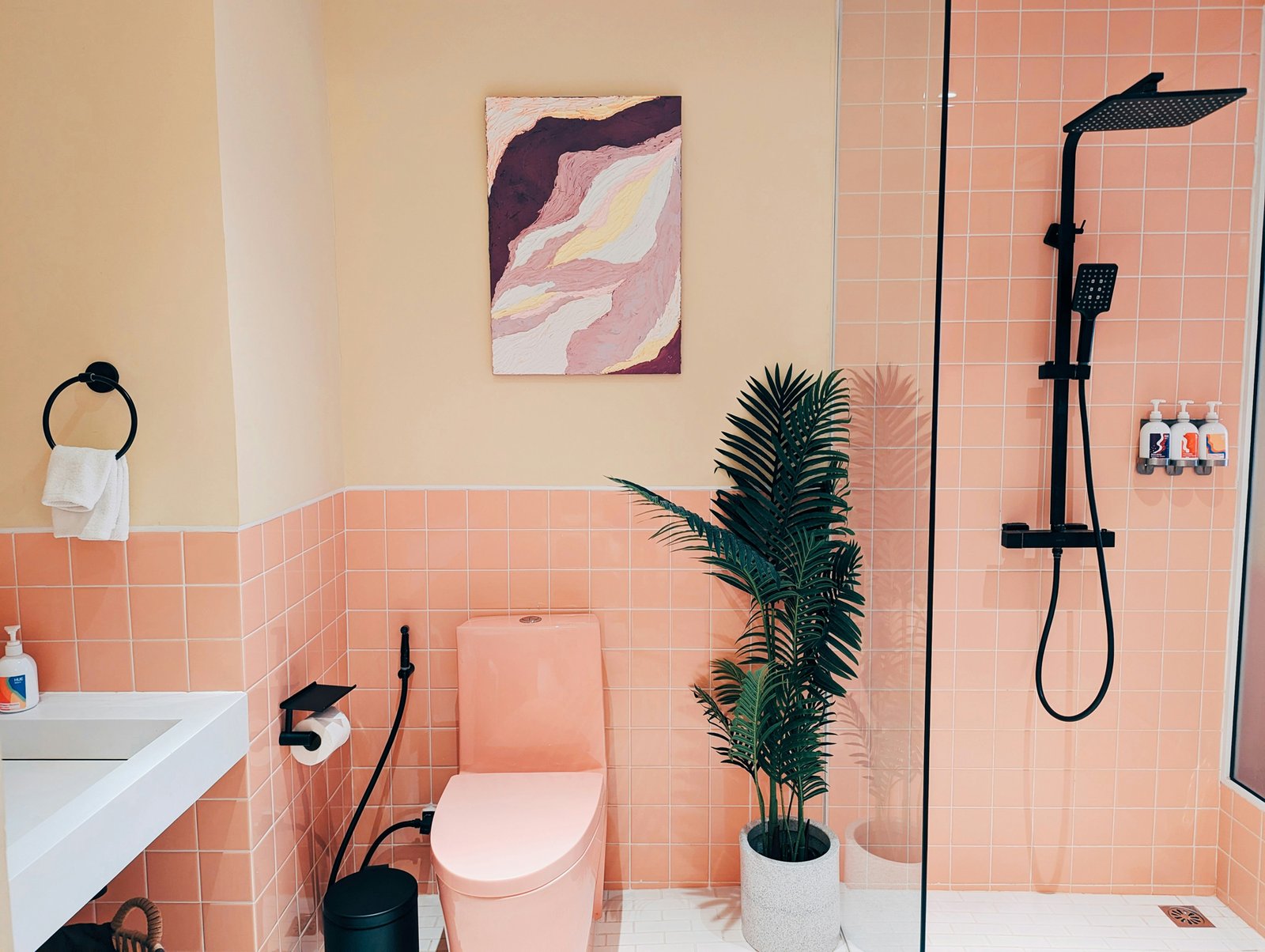 Saubere Toilette im Badezimmer
