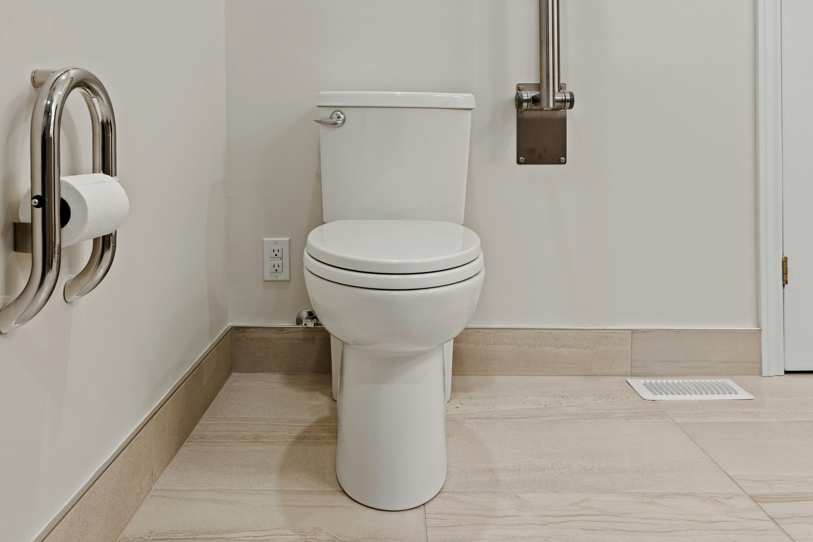 Saubere Toilette im Badezimmer