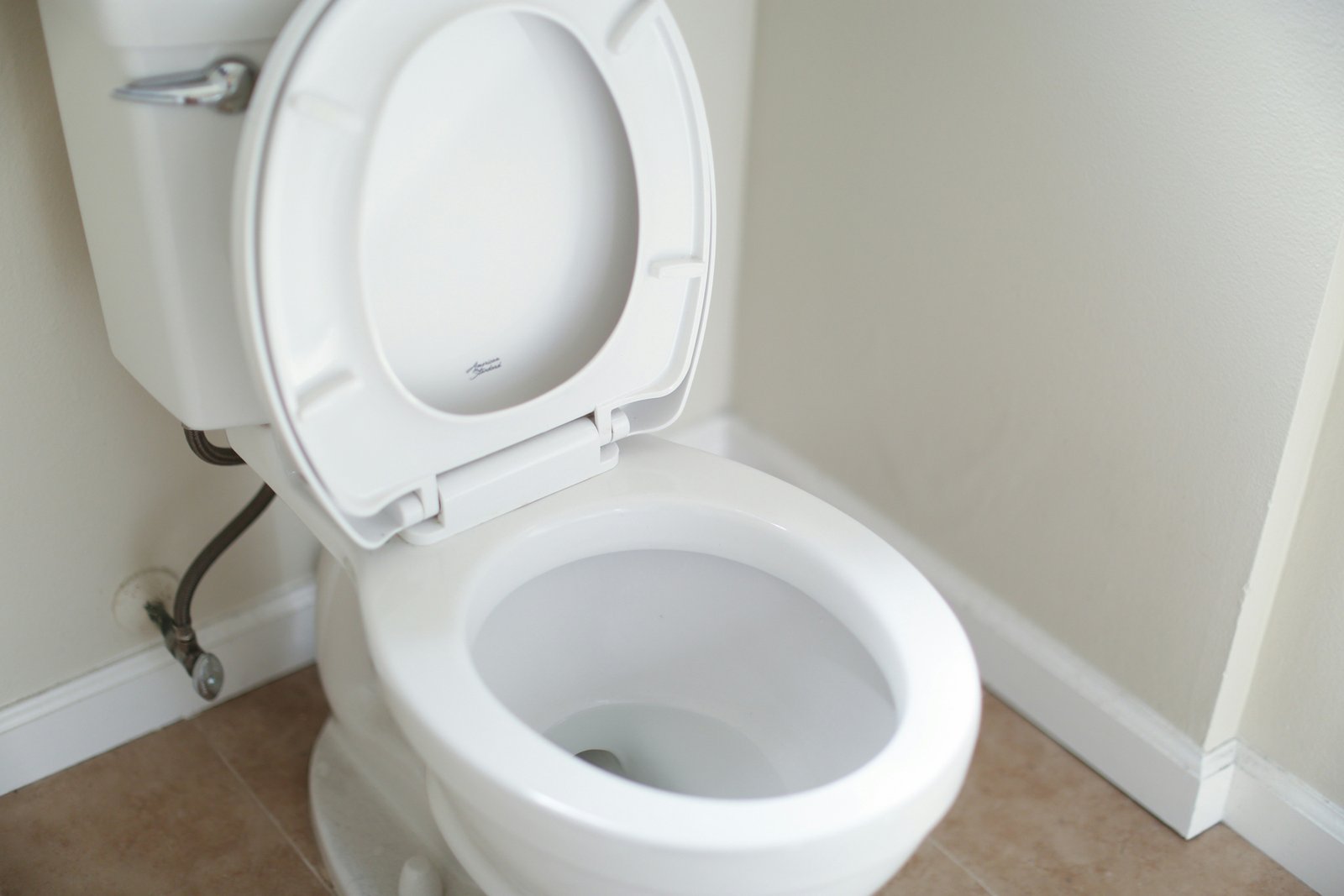 Toilette beim Spülen